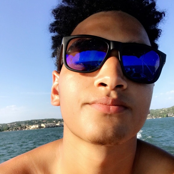 Meet your Posher, Devin - Picture 1 of 1